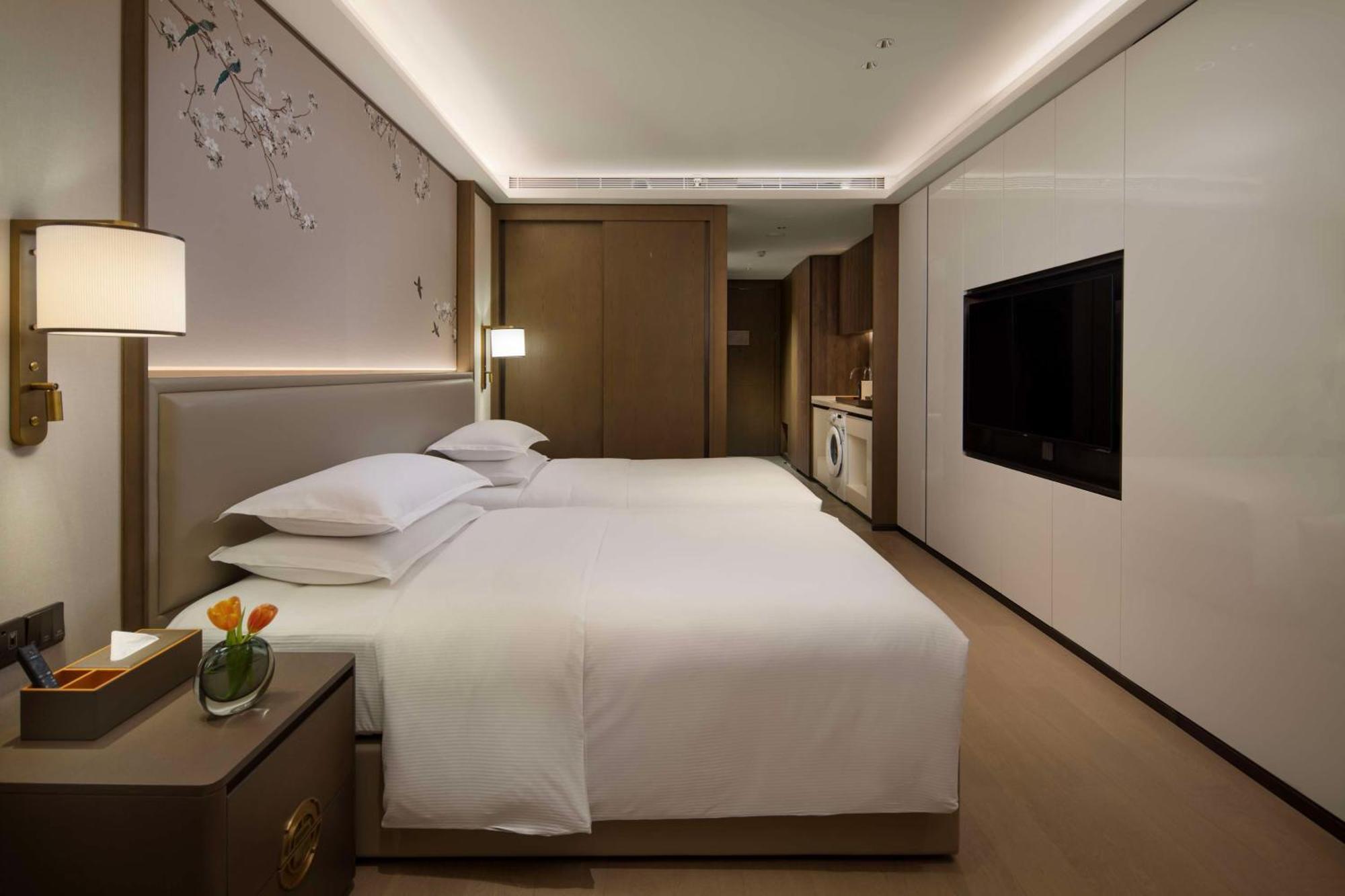 Yuexiu Hotel Guangzhou, Curio Collection By Hilton Kültér fotó