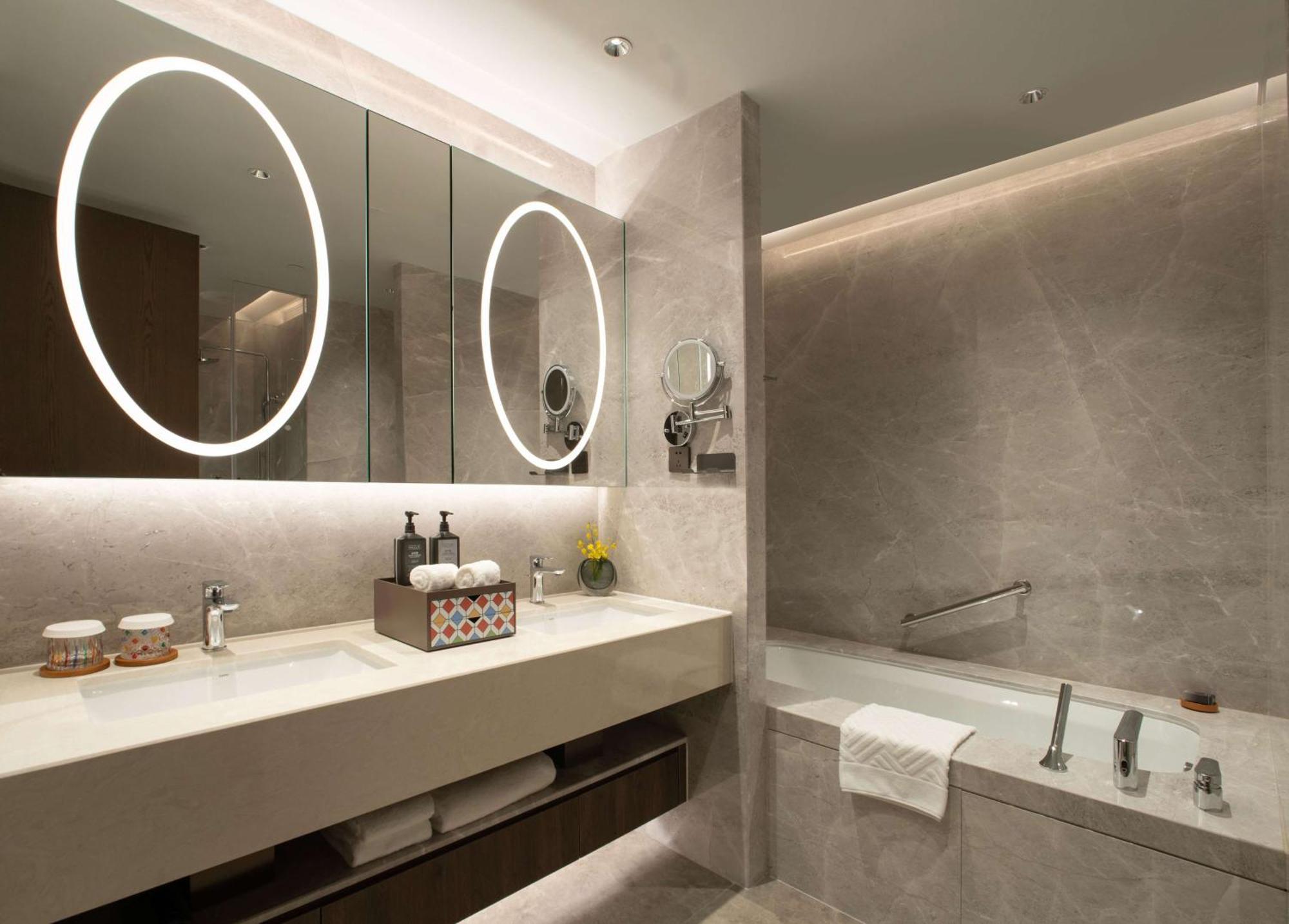 Yuexiu Hotel Guangzhou, Curio Collection By Hilton Kültér fotó