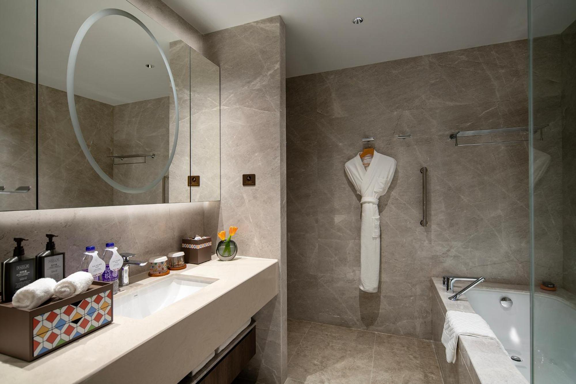 Yuexiu Hotel Guangzhou, Curio Collection By Hilton Kültér fotó