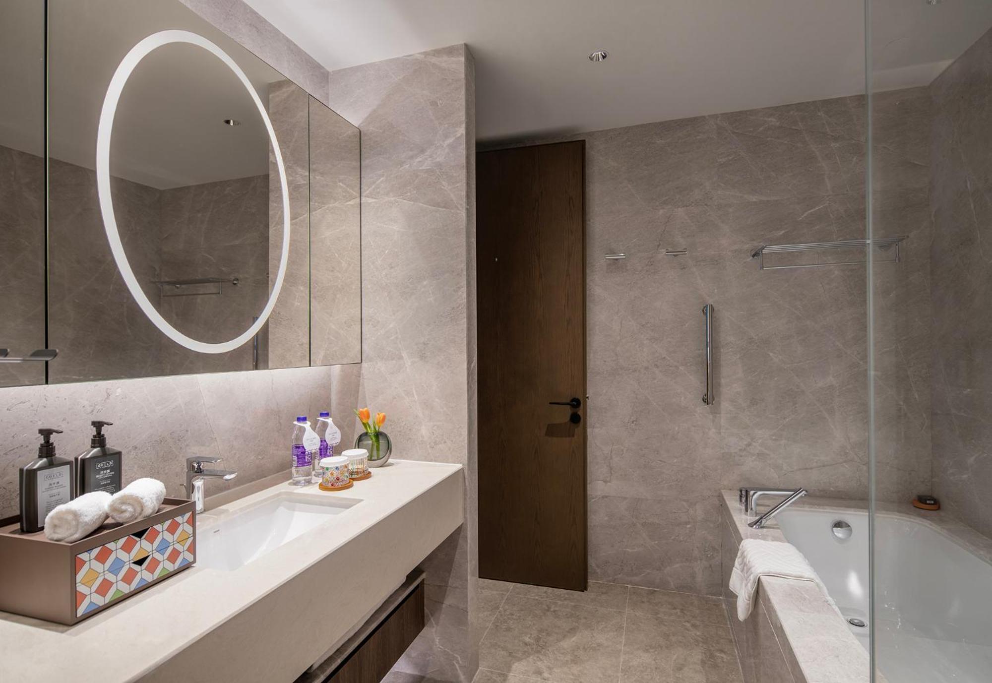 Yuexiu Hotel Guangzhou, Curio Collection By Hilton Kültér fotó