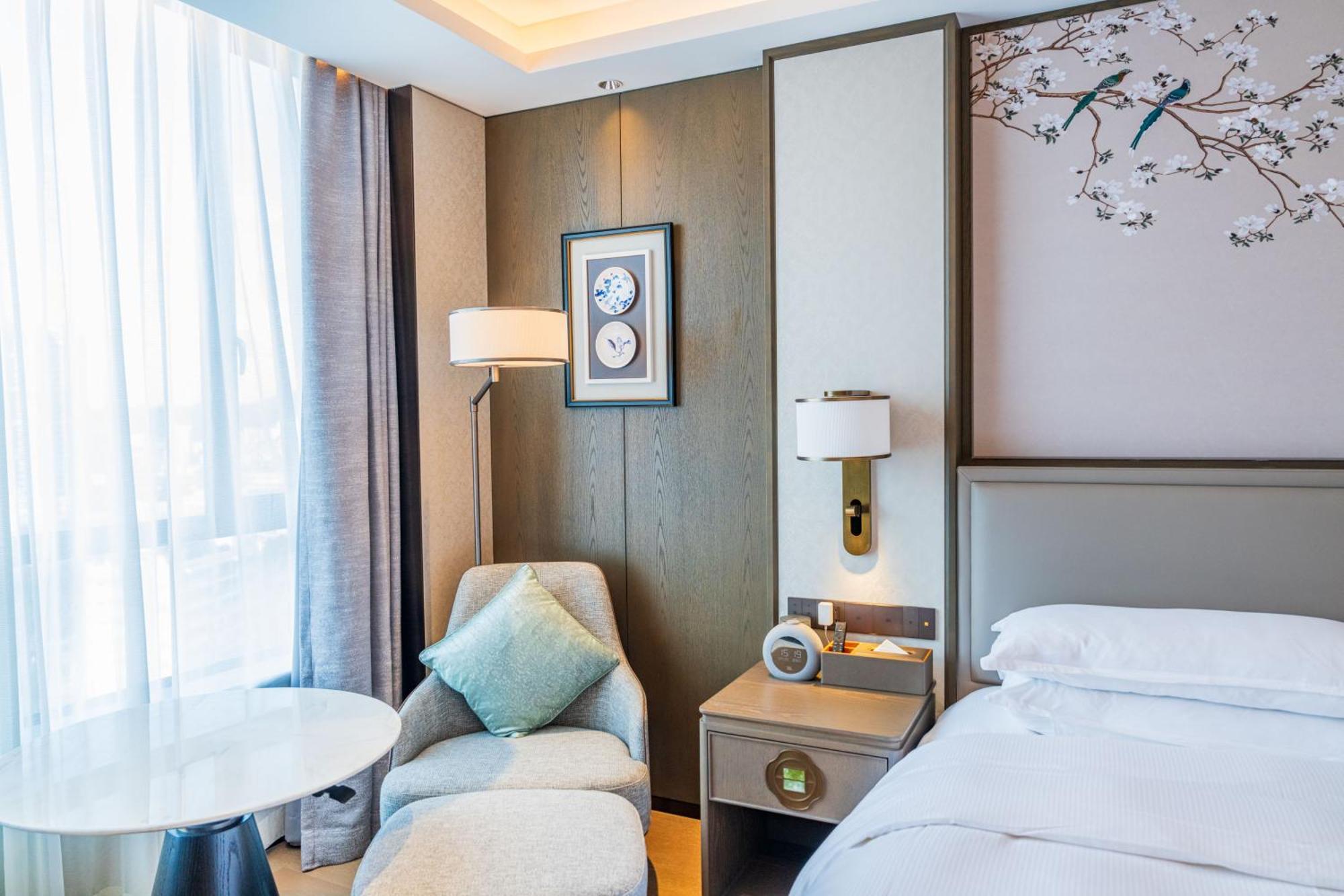 Yuexiu Hotel Guangzhou, Curio Collection By Hilton Kültér fotó