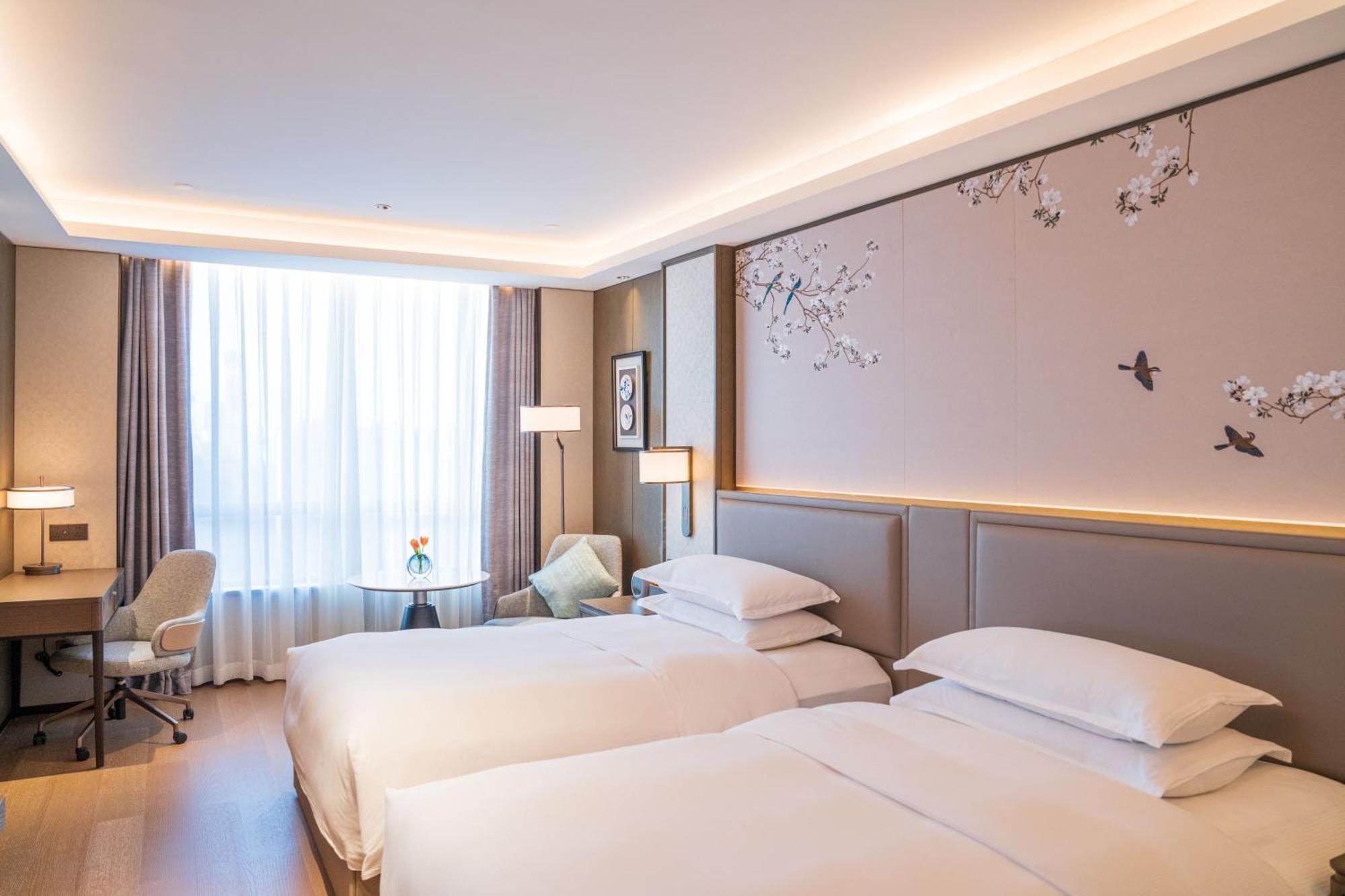 Yuexiu Hotel Guangzhou, Curio Collection By Hilton Kültér fotó