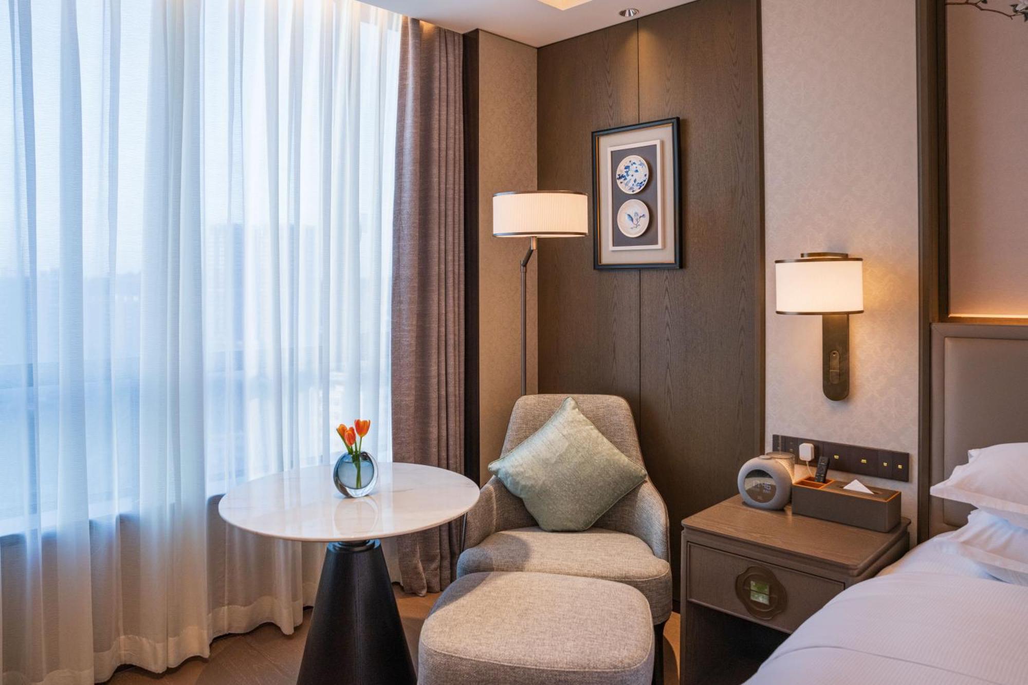 Yuexiu Hotel Guangzhou, Curio Collection By Hilton Kültér fotó