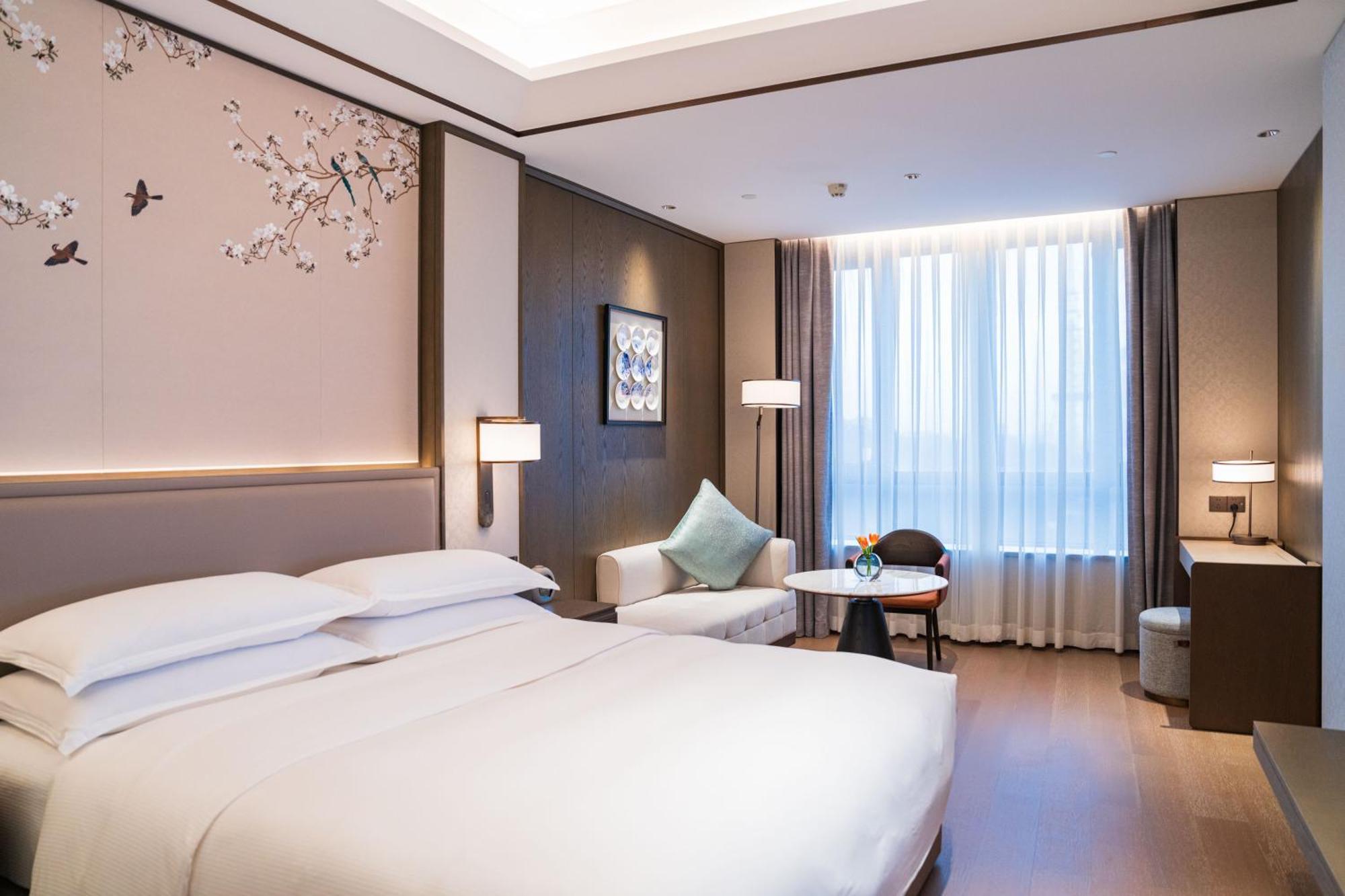 Yuexiu Hotel Guangzhou, Curio Collection By Hilton Kültér fotó